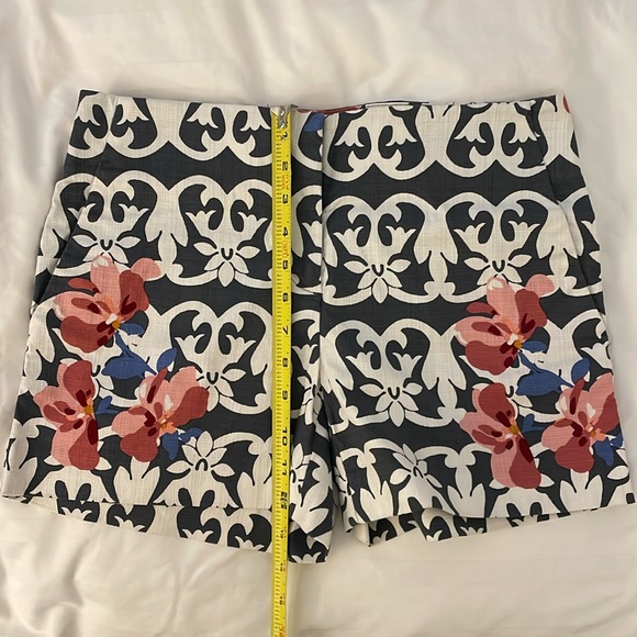 LOFT The Rivera Short Floral Size 0 - Picture 9 of 9